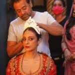 Tabu Instagram - Anees bhai…ये ताज आपके सर।@aneesbazmee #bhoolbhulaiyaa2 Thank you🌺