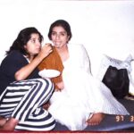 Tabu Instagram - Sirf 26 saal pehle ki baat hai.. @farahkhankunder Khilana bandh nahi hua.❤️❤️❤️❤️