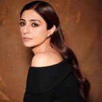 Tabu Instagram – Turn black the clock.
@prabhatshetty @meherakolahofficial @souravroy_1999 @naheedee