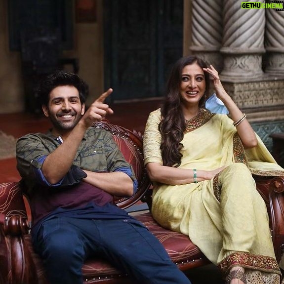 Tabu Instagram - Sabko happy birthday #bhoolbhulaiyaa2 @aneesbazmee @tseries.official @muradkhetani @kartikaaryan @kiaraaliaadvani @ipritamofficial @amarupadhyay_official @chaayaankan @varung0707 @manoharvermaaction and all our participants 🌷