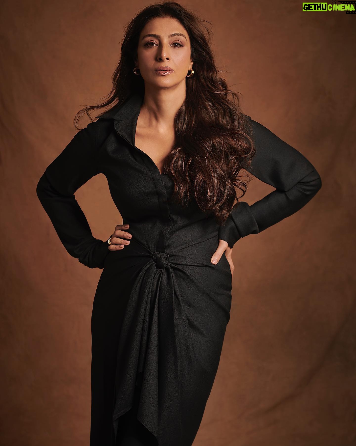 Tabu - 80.5K Likes - @prabhatshetty @naheedee @meherakolahofficial @souravroy_1999
Rose ek pose!