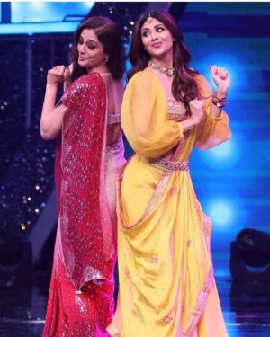 Tabu Instagram - @theshilpashetty 💕😘💕 @sonytvofficial #superdancerchapter4 @geeta_kapurofficial