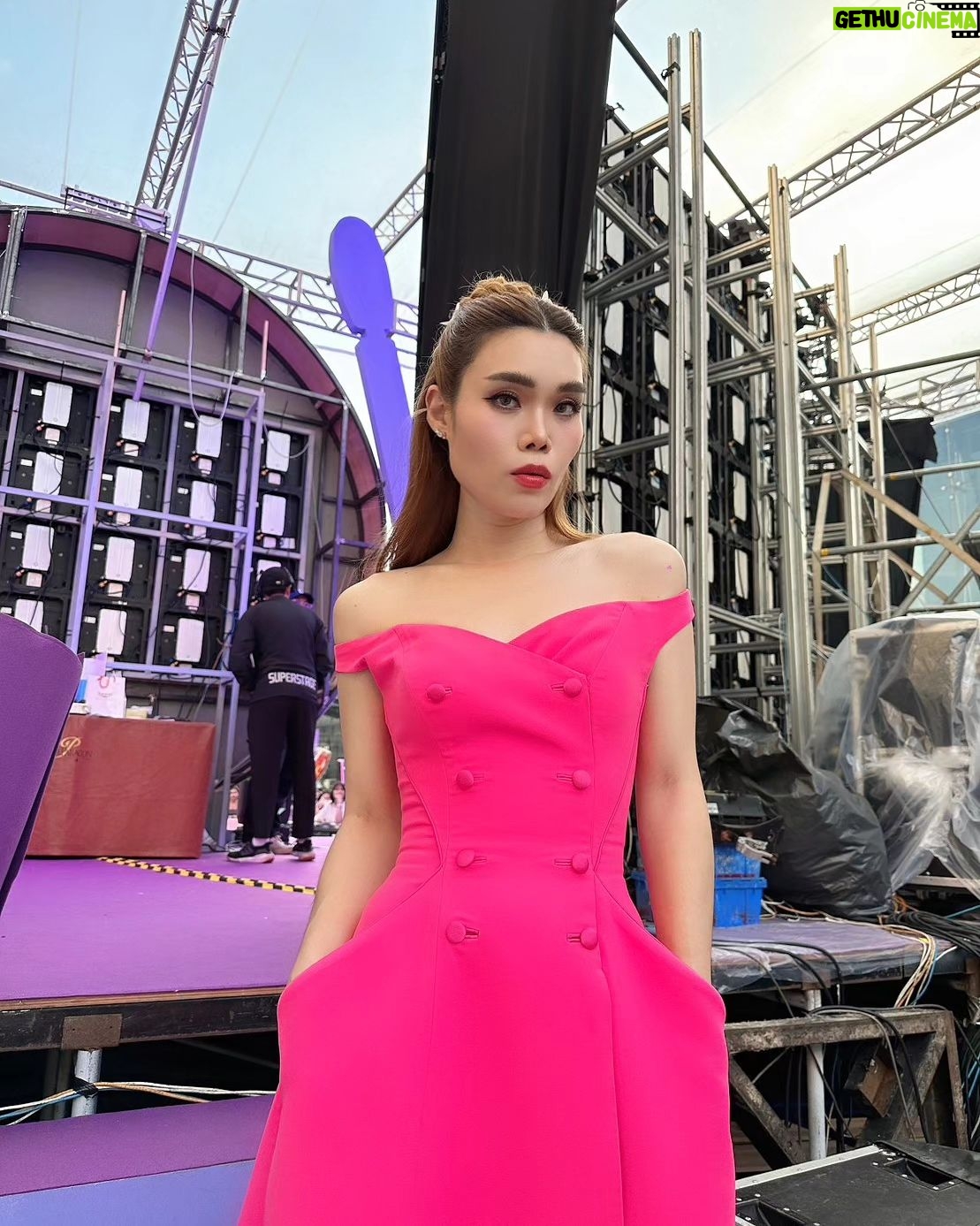 Tachakorn Boonlupyanun Instagram - ขึ้นยานแม่ แวร์โพเอ้ม ( @poem_official ) ไปงาน #Lazada1111THLive #Lazbeautyเทรนด์สวยต้องลอง