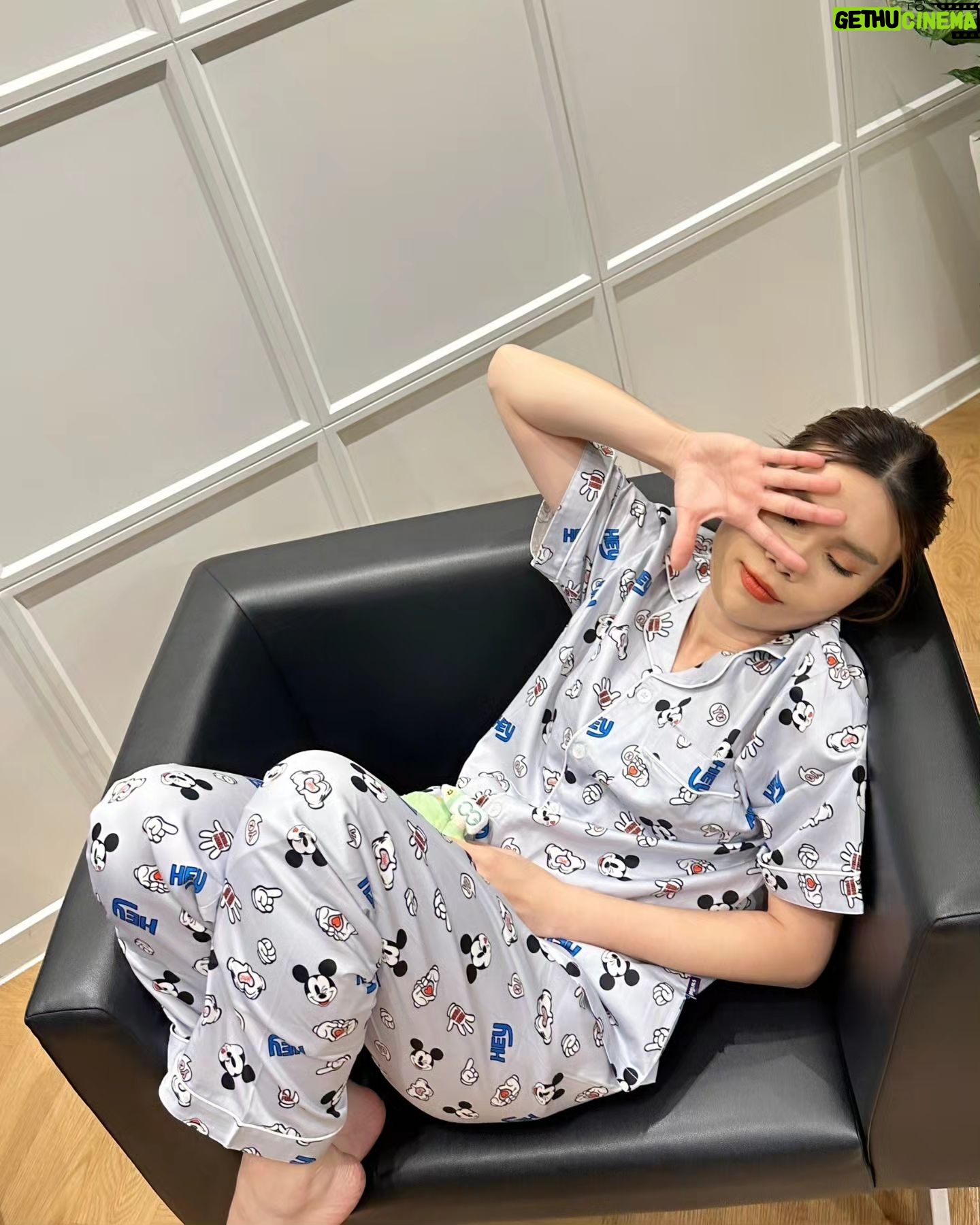 Tachakorn Boonlupyanun Instagram - ❤️Mickey & Friends limited collection available at Ramathibodi Foundation🖤 แฟนดิสนีย์ เตรียมพุ่งตัว ครั้งแรกกับของที่ระลึกการกุศล คอลเลกชันพิเศษ Mickey & Friends มีจำหน่ายเฉพาะที่มูลนิธิรามาธิบดีฯ เท่านั้น น่ารัก น่าใช้ น่าสะสม ต้องรีบแล้ว 🤍 รายได้ทั้งหมดสมทบทุนช่วยเหลือผู้ป่วยยากไร้ และจัดซื้อเครื่องมือแพทย์เพื่อคณะแพทยศาสตร์โรงพยาบาลรามาธิบดี 🛒 เลือกชมของที่ระลึกเพิ่มเติมได้ที่ • www.ramafoundation.or.th • LINE @ramafoundation 📞0 2201 2222 #คําว่าให้ไม่สิ้นสุด