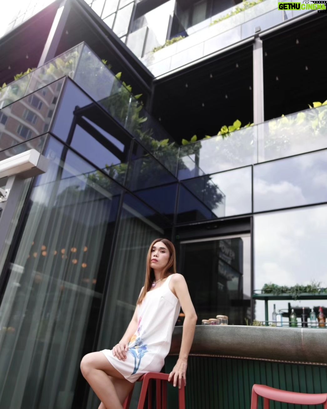 Tachakorn Boonlupyanun Instagram - I am independent !! @thestandardbangkok