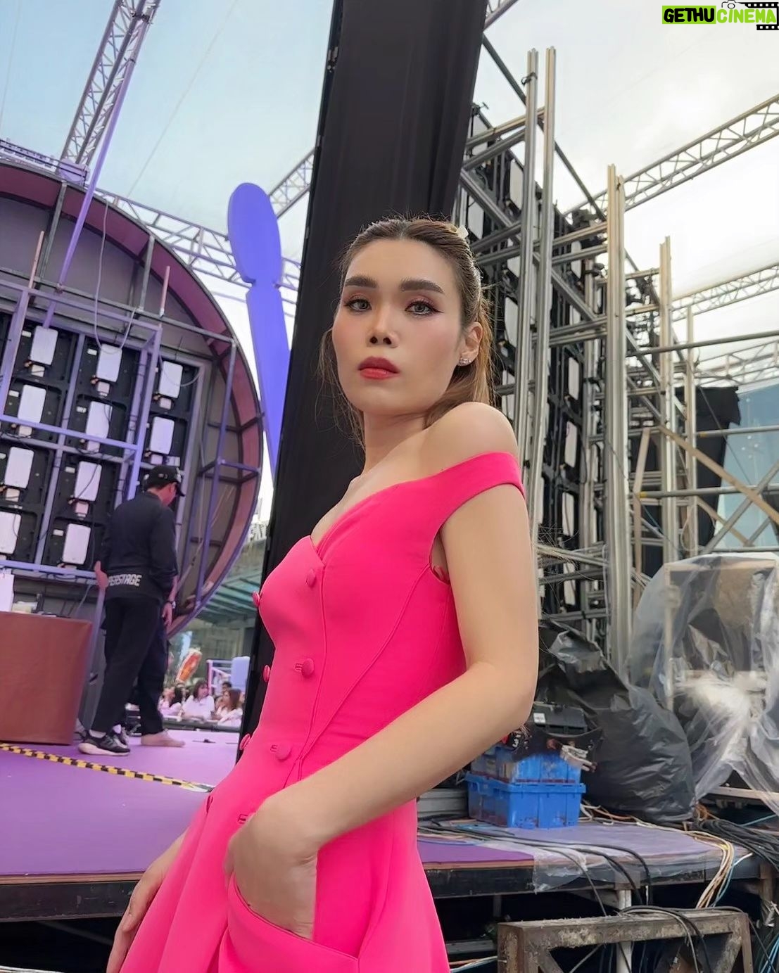 Tachakorn Boonlupyanun Instagram - ขึ้นยานแม่ แวร์โพเอ้ม ( @poem_official ) ไปงาน #Lazada1111THLive #Lazbeautyเทรนด์สวยต้องลอง