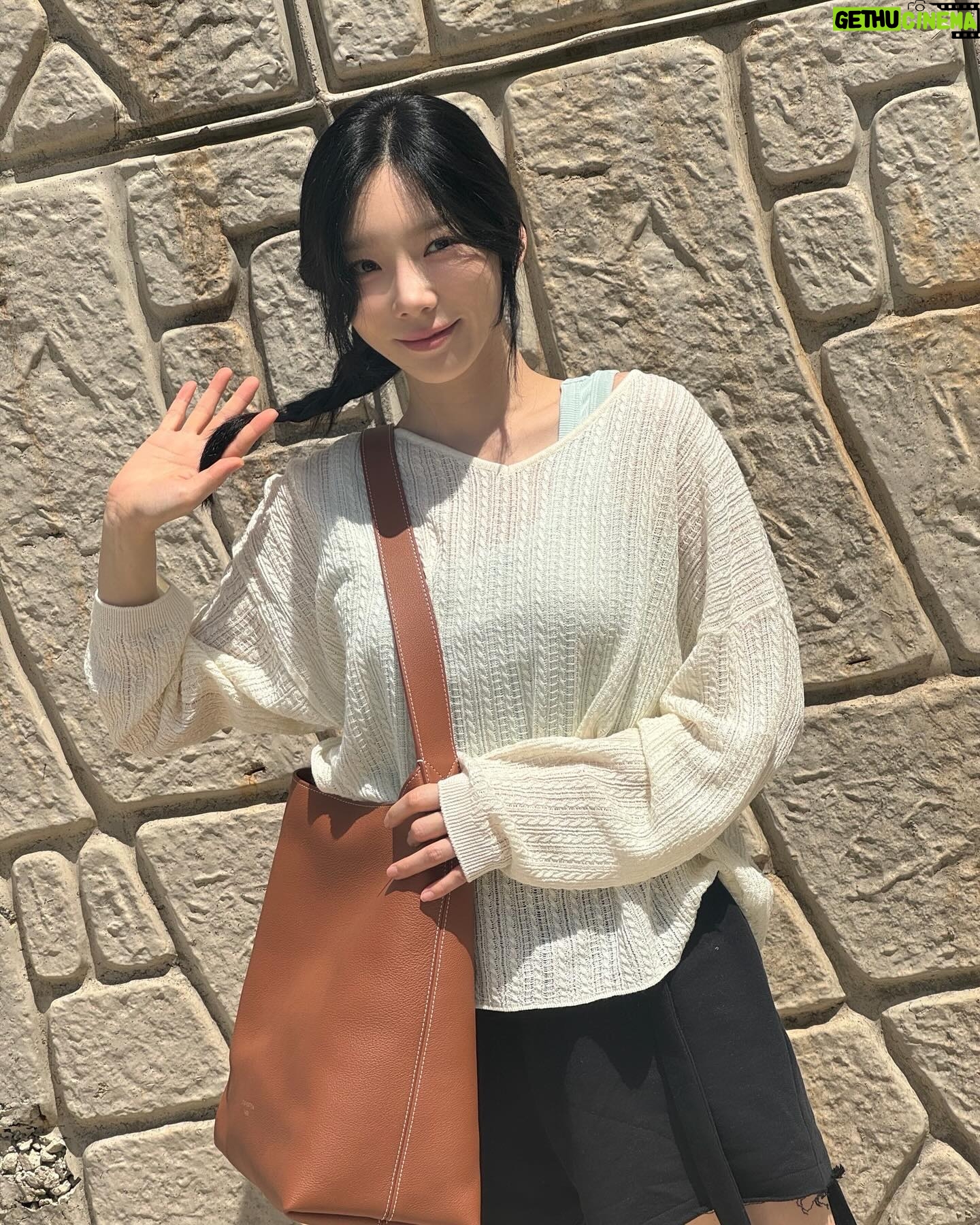 Taeyeon Instagram - #광고 #LVLowKeyHobo @LouisVuitton