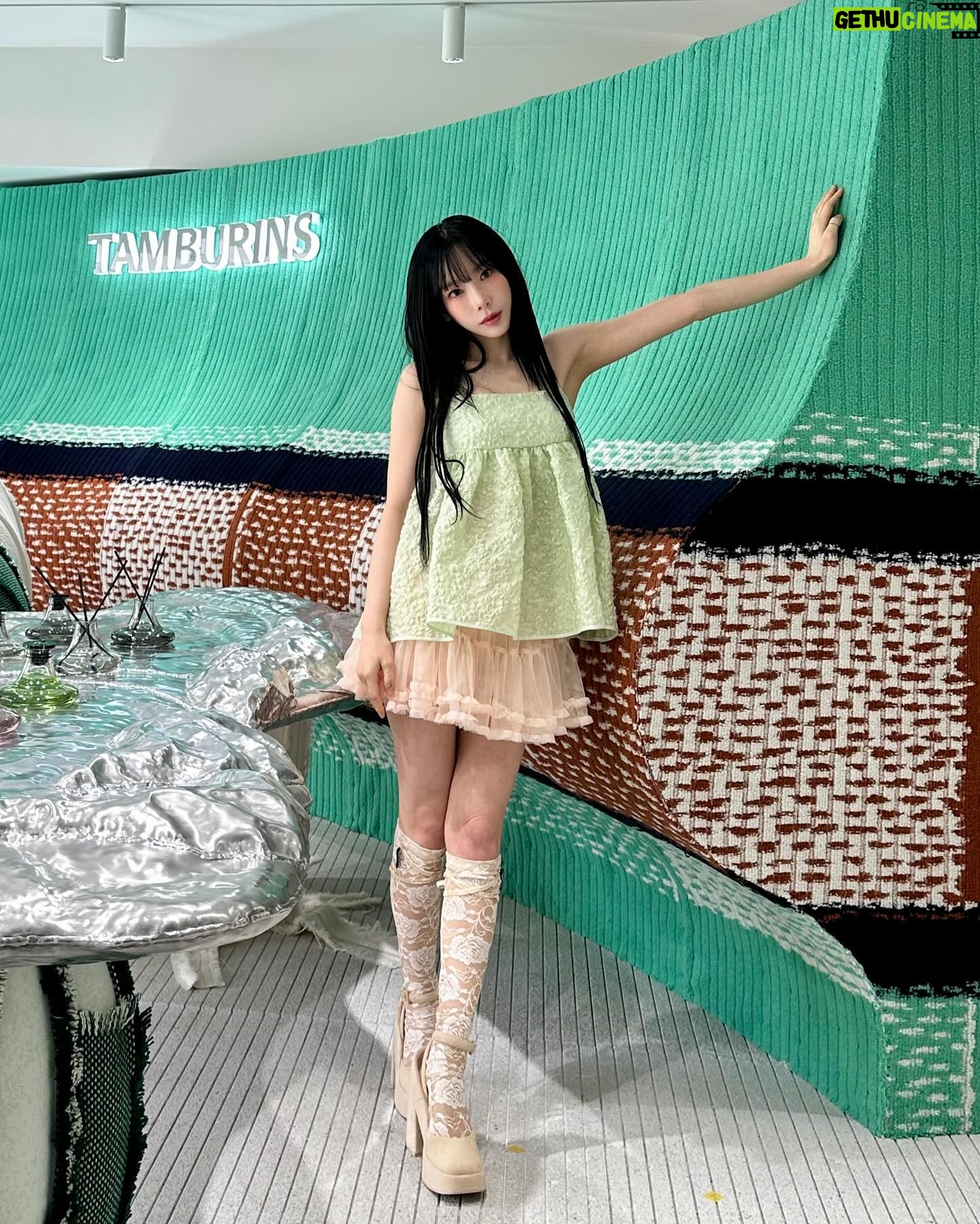 Taeyeon Instagram - 규정되지 않는 아름다움을 탐구하는 향 브랜드 탬버린즈의 새로운 룸 프래그런스와 한남 플래그십 스토어가 3월 22일 오픈합니다. 놀러오세요❤️ྀི @tamburinsofficial #TAMBURINS #탬버린즈 #탬버린즈한남 #TAMBURINSHANNAM #MEOK