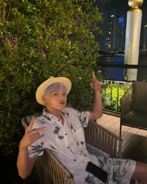 Taeyong Instagram - ᑦ(◕ ᴗ ◕⁎)ᐣꕤ*.ﾟ #Thailand #tyinthailand i’m gonna miss u thailand, Please wait, I will definitely do a tour in Thailand.🥹