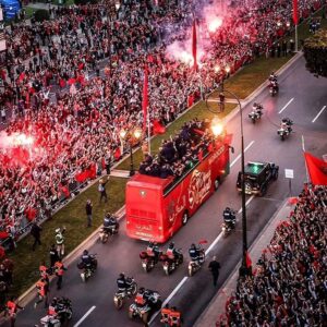Taliss Instagram - صور للتاريخ… براڤو رجال وأسود الأطلس كل الفخر بكم وبهاد الإستقبال الملكي الفخم 
#عاشت_المملكة_المغربية_وعاش_ملكها🇲🇦❤️👑 
#ديما_مغرب