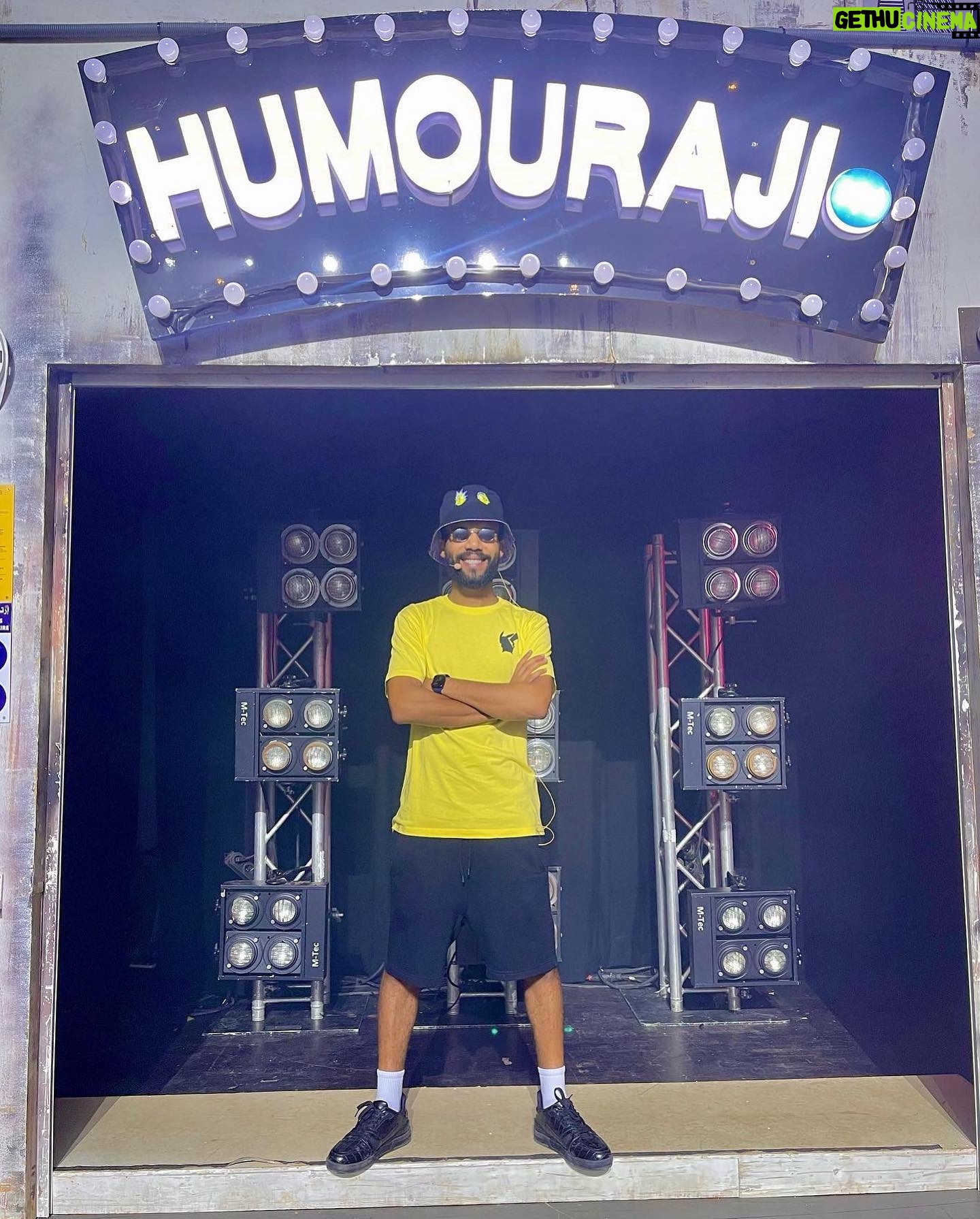 Taliss Instagram - 🏝HUMOURAJI SUMMER TOUR🏝SAISON 7 من بعد بزاااااااااف العروض، فمجموعة من المدن ولمدة شهر اليوم العرض الأخير من جولة إيموغاجي الصيفية مع الجمهور الكازاوي غاتكون نايضة🔥💪ا نحن في انتظاركم✌️ا @humourajiofficiel @mjccgov