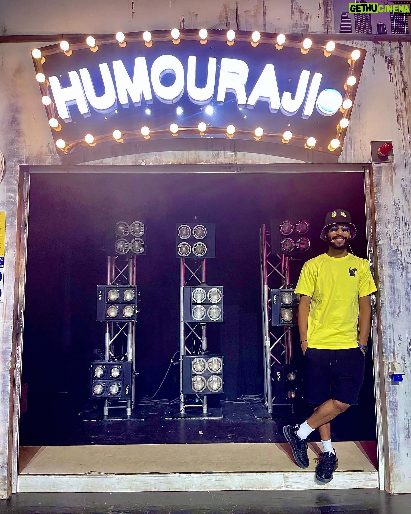 Taliss Instagram - 🏝HUMOURAJI SUMMER TOUR🏝SAISON 7 من بعد بزاااااااااف العروض، فمجموعة من المدن ولمدة شهر اليوم العرض الأخير من جولة إيموغاجي الصيفية مع الجمهور الكازاوي غاتكون نايضة🔥💪ا نحن في انتظاركم✌️ا @humourajiofficiel @mjccgov