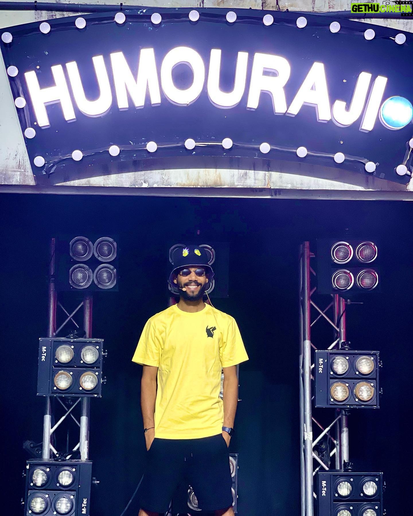 Taliss Instagram - 🏝HUMOURAJI SUMMER TOUR🏝SAISON 7 من بعد بزاااااااااف العروض، فمجموعة من المدن ولمدة شهر اليوم العرض الأخير من جولة إيموغاجي الصيفية مع الجمهور الكازاوي غاتكون نايضة🔥💪ا نحن في انتظاركم✌️ا @humourajiofficiel @mjccgov