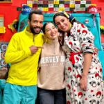Taliss Instagram – عيدكم مبارك سعيد
واللي عجبو العمل إيخلي لينا شي سوڤونيغ فكومونطير زوين بحالو ا😂👇ا 
#صلاح_وفاتي_الموسم_2 
Grand Merci au artistes @fadoua.taleb @grand_m_officiel_ 
Idée, Directeur d’écriture et Directeur artistique : @taliss1 
Réalisateur : le grand et l’artiste @medamine_elahmar 
Cellules d’écriture :
@taliss1 / @khalid_daif1 / @yassineghelfane / @elyounani7 / @youssefbouabidi1 
Producteur : le grand @drisschahtane SWMEDIA
Directrice de production et de ma vie l’unique : @karimaoulhous ❤️
Chargée de production: @sarabenhaddou 
Dop : le Number 1 @hamza.belhidaoui 
Caméra :
@mehdinaciri.filmmaker 
@tarikatif 
@mouhcinbarrouk 
@simo_dghoughi.officiel 
Mise en scène :
1er : @zacktali 
2ème : @simo_aks_ 
3ème : @hamza_elkounia 
Son : @saad_sound 
@zzack_aria 
Montage : @otmanelaqad 
Dit: @reda.aouane 
Étalonnage : @ghalilee 
Scripte: @walaaaboulfadl 
Chef Mek’up : @faleh_loubna 
Assistante maquillage: @jijy.makeupart 
Coiffure : @ouichoucoiffeur 
Costume : @chemsfayssal 
Assistante : @fatimaelhafidi.titima 
Chef deco : @mohcinefarhi 
Accessoiriste : @sherkaoui.amine 
Accessoiriste : @shamaaell 
Assistant deco @aminesiraoui 
Assistant deco @Boubkerazougaggh
Chef Electro @houmidaabdellatif 
Electro : @foudalikarim 
Machino : @jamalaitimchii 
Group-man : mustapha.dehhaj 
Régisseur général : @mouadmahiri 
Régisseur de plateau : Ayoub redouane SBK 
Régisseur: @elmehdids 
Assistant : @abdrahimkadim 
Assistant : hamid 
Assistant :Soufiane 
Casting :
@yassinemamoune 
@fzriteb 
……
وشكراً لأي واحد ساهم من قريب أوبعيد في إنجاح هاد العمل.