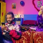 Taliss Instagram - الحلقة 6 #صلاح_وفاتي مواقع التواصل الغير إجتماعي😉😂 #بدلو_الروتين @al_aoula @fadoua.taleb @karimaoulhous @medamine_elahmar