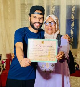 Taliss Instagram - الحمد والشكر لله بعد سهر الليالي ولحفاضة بالليل والنهار ورغم كترة الحروف والأرقام الأم ديالي نجحات فالدراسة ديالها💪🥇بالمتابرة والإجتهاد ورابعة (الزبيب والتمر)😂 كانحبك أمي وفخور بيك والله يخليك ليا ا❤️ا #مي_واعرة