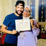 Taliss Instagram – الحمد والشكر لله بعد سهر الليالي ولحفاضة بالليل والنهار ورغم كترة الحروف والأرقام الأم ديالي نجحات فالدراسة ديالها💪🥇بالمتابرة والإجتهاد ورابعة (الزبيب والتمر)😂 كانحبك أمي وفخور بيك والله يخليك ليا ا❤️ا 
#مي_واعرة