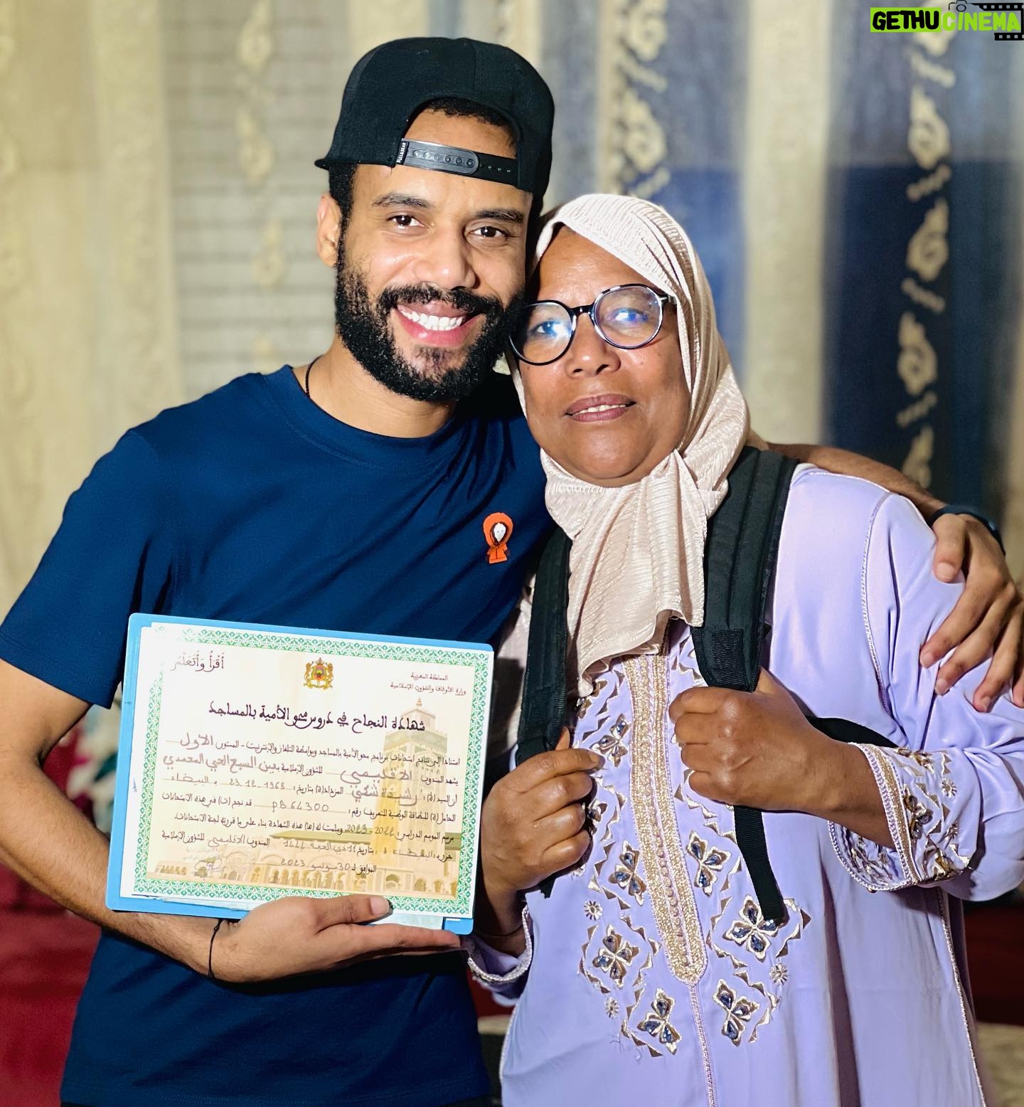 Taliss - 65.1K Likes - الحمد والشكر لله بعد سهر الليالي ولحفاضة بالليل والنهار ورغم كترة الحروف والأرقام الأم ديالي نجحات فالدراسة ديالها💪🥇بالمتابرة والإجتهاد ورابعة (الزبيب والتمر)😂 كانحبك أمي وفخور بيك والله يخليك ليا ا❤️ا
#مي_واعرة