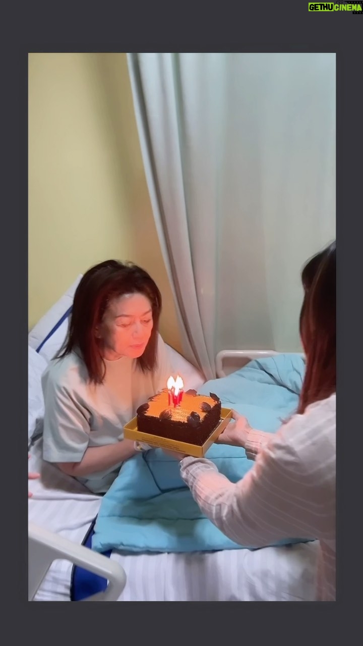 Tamara Bleszynski Instagram - Alhamdullilah hari ini Ibuku Ulang Tahun. Semoga panjang umur, sehat selalu dan bahagia terus yah ma… We love you 💖💖💖 Terima kasih kepada Dokter dan suster yang merawat ibuku 🙏♥️ Semoga Allah SWT segera memberikan kesembuhan yg sempurna dan kesehatan yg Prima 🤲 25.10.2023