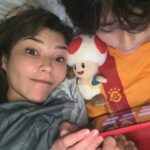 Tamara Bleszynski Instagram - Seindah2nya Malam adalah ketika mau pergi dan tiba2 Anakmu bilang… “Ma, bisa liat tugasku untuk sekolah ga?” Tanya Anakmu. “Iyaaaa…” Jawabku. Kupikir hanya sebentar, karena besok kan weekend, tapi ternyata berjilid..dari mulai Matematika, science, bahasa dannn banyak lagi 😆 Iyaaa…memang benar, malam yang indah adalah malam Ibu & Anaknya 💖 Love you @kenzoulionofficial Terima kasih sdh mau sharing sama Mama 🤗 Good night dari Kami, Tamara & Kenzou