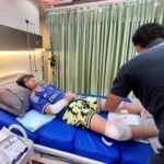 Tamara Bleszynski Instagram - Hari ini…anakku Kenzou, ditabrak pengemudi yg tidak bertanggung jawab. Tapi, Alhamdullilah, Allah masih memberi anakku umur panjang. Tiada hentinya aku mengucap syukur atas Anugerah Hidup ini, terima kasih tak terhingga Ya Allah. Rabbana, atina fid dunya hasanah, wa fil akhirati hasanah, wa qina adzaban nar. Tuhan kami, berikan kami kebaikan di dunia dan kebaikan di akhirat. Lindungilah kami dari siksa neraka. Didepan pagar rumah kami, kau tabrak anakku…tapi Allah melindungi kami. Wassalam, Ibu