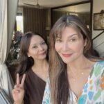 Tamara Bleszynski Instagram - My dear friend @sarah_thetraveller Thank you for your visit, makasih yah sudah datang ke tempatku @tehmanisbali Aku sangat bersyukur kita bersahabat, walau..karena kesibukan masing2 kita jarang bertemu, tapi ketika kita bertemu…tiada yg berubah, kamu tetap Kamu dan Aku tetap aku, dan kita saling menghormati dan menghargai persahabatan ini. Tiada beban dalam Persahabatan ini, Tiada satu sama lain ingin memanfaatkan. Itulah Persahabatan kami…murni. Aku bangga melihat Usahamu sukses…dan kamu bangga akan aku. Terima kasih juga @balinutra ♥️