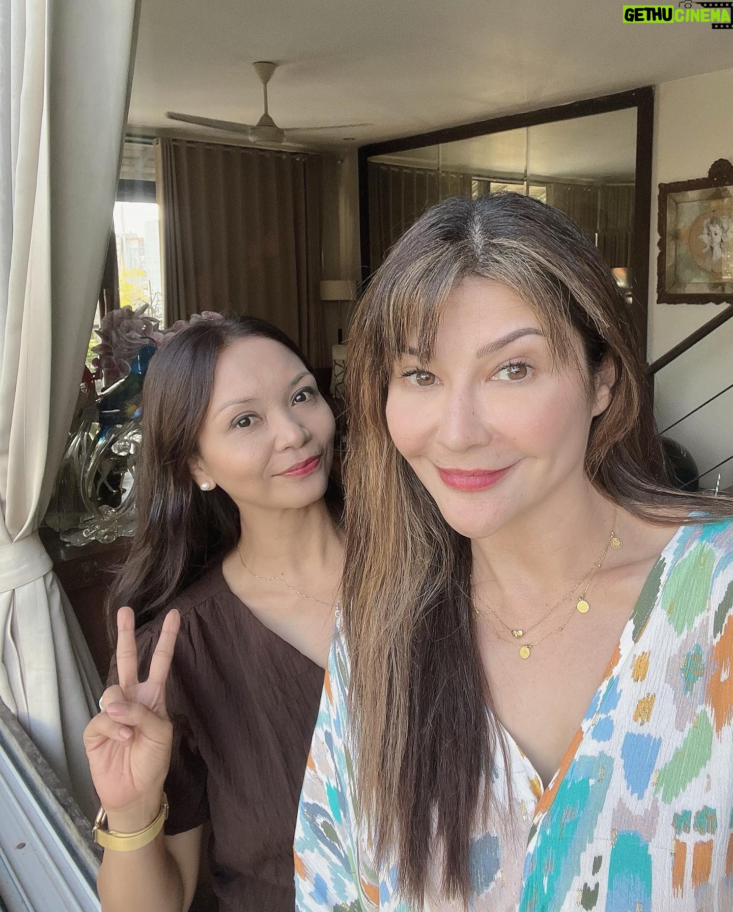Tamara Bleszynski Instagram - My dear friend @sarah_thetraveller Thank you for your visit, makasih yah sudah datang ke tempatku @tehmanisbali Aku sangat bersyukur kita bersahabat, walau..karena kesibukan masing2 kita jarang bertemu, tapi ketika kita bertemu…tiada yg berubah, kamu tetap Kamu dan Aku tetap aku, dan kita saling menghormati dan menghargai persahabatan ini. Tiada beban dalam Persahabatan ini, Tiada satu sama lain ingin memanfaatkan. Itulah Persahabatan kami…murni. Aku bangga melihat Usahamu sukses…dan kamu bangga akan aku. Terima kasih juga @balinutra ♥️