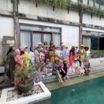 Tamara Bleszynski Instagram - Hari ini aku sangat gembira, terima kasih telah diberi kepercayaan utk merayakan moment special Birthday sis @sashaabee dan teman2 sayang 💖 Senang sekali semua Happy dengan Masakan dari Teh Manis @tehmanisbali Semoga menjadi Berkah untuk Kita semua. Wassalam, Tamara Bleszynski TEH MANIS 🏡TEH MANIS Jl Batu Mejan T7 Echo Beach Canggu Bali Indonesia 🇮🇩 📞 081246409786 #birthdaycelebration #tehmanisbali