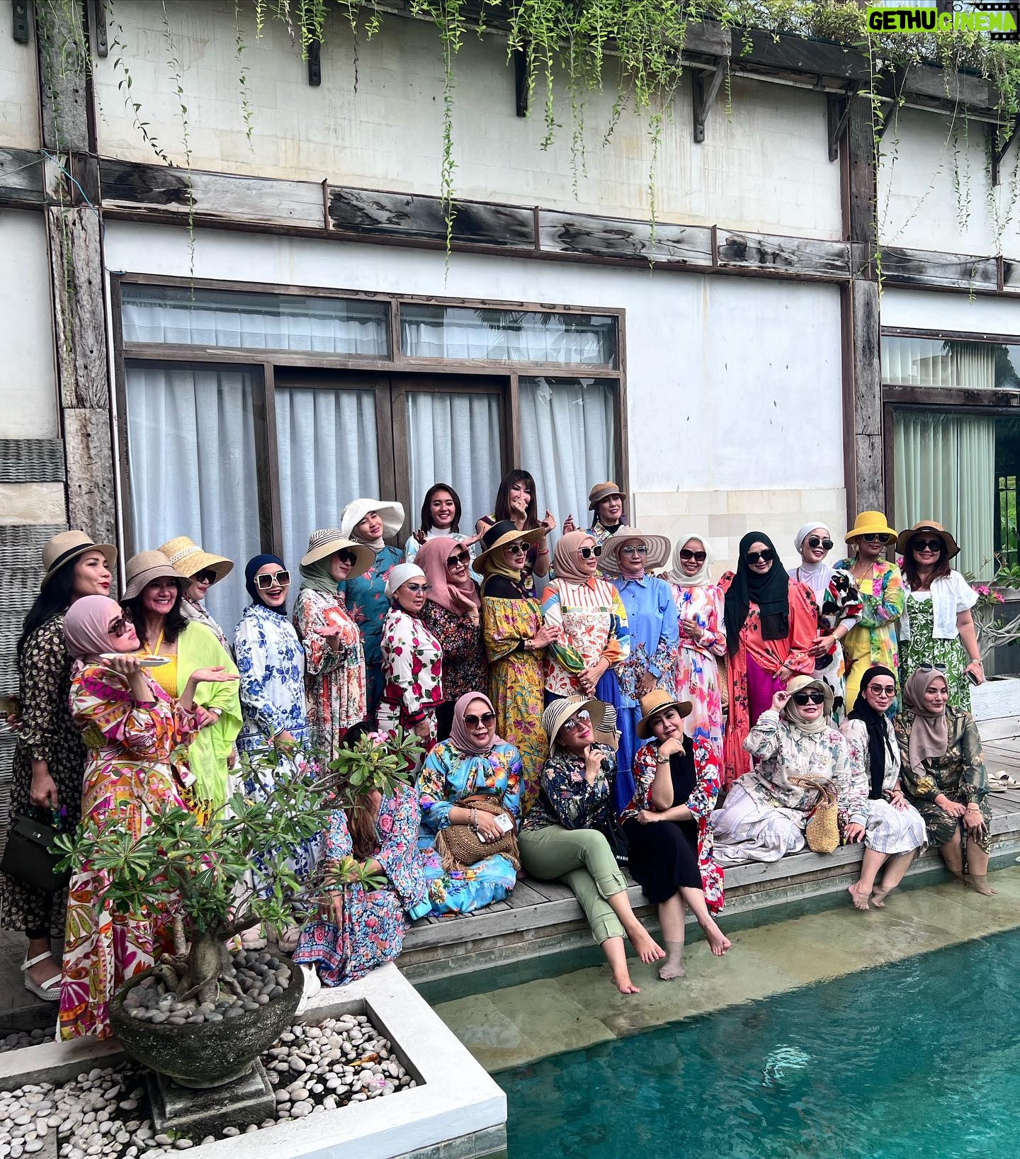 Tamara Bleszynski Instagram - Hari ini aku sangat gembira, terima kasih telah diberi kepercayaan utk merayakan moment special Birthday sis @sashaabee dan teman2 sayang 💖 Senang sekali semua Happy dengan Masakan dari Teh Manis @tehmanisbali Semoga menjadi Berkah untuk Kita semua. Wassalam, Tamara Bleszynski TEH MANIS 🏡TEH MANIS Jl Batu Mejan T7 Echo Beach Canggu Bali Indonesia 🇮🇩 📞 081246409786 #birthdaycelebration #tehmanisbali