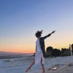 Tamara Bleszynski Instagram – Dunia bisa jungkir balik, tapi selama Nafas ini masih diberi oleh Yang Maha Kuasa…tetap Berjuang dan Bersyukur.

Menyerah??

Tak Akan Aku.

Kututup malam/pagi dengan Doa yg indah.

“Terima kasih atas Anugerah Nafas ini.” ~ Manusia.

TBlz 🤍