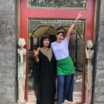 Tamara Bleszynski Instagram – Dibalik Wanita/Perempuan Kuat ada Wanita/Perempuan HEBAT. 

Yesss… Harap di baca lagi. 

Ketika aku harus bolak balik mengurus perkara karena Ego Maskulin seseorang yg Rakusnya ga kelar2, Aku harus meninggalkan pekerjaanku..meninggalkan anakku.

Pada saat Duniaku jungkir balik, Justru Perempuan/Wanita lah yang membantuku dengan Ikhlas.

Membantuku agar Warung tetap berjalan, Anakku pun di jagain dengan sepenuh hati. 

Sebagai single Mother…aku sangat bersyukur.

Itulah hebatnya ketika Wanita/Perempuan BERSATU…kita saling MEMBANTU. 

Terima kasih Ida Tanjung sayang atas Kasihnya ♥️

Yesss…ku ulang yahhhh..

Dibalik Wanita/Perempuan Kuat ada Wanita/Perempuan HEBAT

~ TBlz