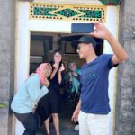 Tamara Bleszynski Instagram – Terima kasih Kak @chrissysiahaan dan Olivia sdh mampir ke Teh Manis.

Dan…

Terima kasih jg teman2 yg sdh mampir hari ini ke @tehmanisbali 🤗

Sehat dan bahagia selalu yah ♥️