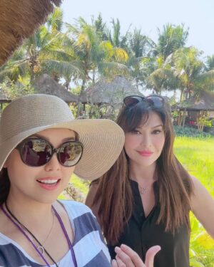 Tamara Bleszynski Instagram - Ngopi2 sore di tepi sawah 😊❤️