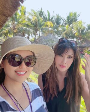 Tamara Bleszynski Instagram - Ngopi2 sore di tepi sawah 😊❤️