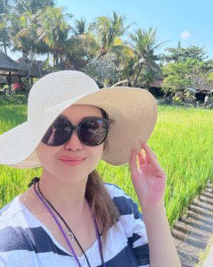 Tamara Bleszynski Instagram - Ngopi2 sore di tepi sawah 😊❤️