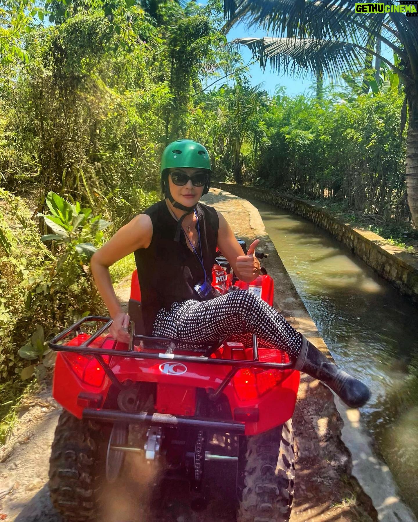 Tamara Bleszynski Instagram - Smile, It’s Sunday!! 😎