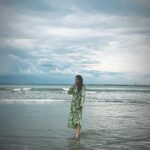 Tamara Bleszynski Instagram – Kalau kamu nyebut Laut.

Ya aku…

Hadir 💚
