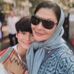 Tamara Bleszynski Instagram - Ibuku sayang…mohon maaf, anakmu tidak bisa bersamamu lebaran ini, karena harus mencari nafkah. Terima kasih banyak Ibuku sayang atas Doa dan pengertiannya. Loveeeee youuu maaaa! 💖💖💖 YES teman2 sayang, TEH MANIS BUKA LEBARAN ini…bahkan Besok pun aku ada di @tehmanisbali Sampai jumpa yah. ♥️ Selamanya, Tamara Bleszynski
