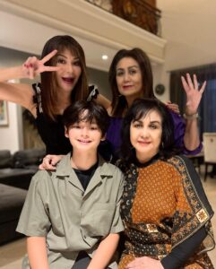 Tamara Bleszynski Instagram - Sebelum tidurku di Awal 2024…aku ingin mengucapkan.. Subhanallah wabihamdihi Subhanallahil adzim. Maha Suci Allah yang Maha Agung. Terima kasih aku masih diberi waktu untuk merayakan momen yg special ini bersama keluargaku. Good night 2024 ♥️ Tamara Bleszynski & Family 1.1.2024 Jakarta Indonesia 🇮🇩