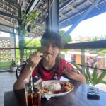 Tamara Bleszynski Instagram – Pagi2 aku cari Kenzou @kenzoulionofficial ternyata dia dah ada di TEH MANIS lagi makan. 😁

Kan…Benar kataku, kalau suka sama anak2ku syaratnya harus bisa Masak! 

Kayak Ibunya 🥰😘
