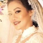 Tamara Bleszynski Instagram - Inna lillahi wa inna ilaihi raji’un. Turut berduka cita atas berpulangnya Nanie Darham. Beliau adalah sosok yang baik dan ramah kepada siapa saja. Semoga beliau mendapatkan tempat terbaik di sisiNya. May you rest in Peace & Love sweet Nanie 🌹