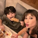 Tamara Bleszynski Instagram - Sebelum kita menutup tahun ini…ijinkan aku mengucapkan Terima kasih kepada Anakku Kenzou, yg telah menguatkan mamanya. Tahun 2023 merupakan tahun yg penuh Tantangan bagiku. Tangisku…sepintar apapun kusembunyikan..Kenzou tetap bisa mendengar suara Batinku dan selalu menguatkanku. Dan aku juga sangat amat Berterima kasih kepada semua teman2 di IG…walau Kita mungkin tidak saling mengenal secara langsung, tapi batin kita erat. Terima kasih tak terhingga. Semangat dari teman2 menguatkanku menghadapi Badai 2023. “KUAT TAMARA…KAMU HARUS KUAT!!” Tulis banyak di DM. Terima kasih…Doaku untuk semua Teman2 sayang. Kuat…Kuat…Kuat!! Semoga Kabaikan selalu menyertai setiap langkah teman2. Terima kasih tak terhingga ♥️♥️♥️ 23.32 31.12.2023