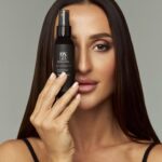 Tamara Turava Instagram - У меня многие девушки интересуются, как я отрастила так быстро здоровые и красивые волосы😎 Ответ один:- «Я пользуюсь только своей линейкой по уходу за волосами»🖤 Проверено на мне @ox21.store рабочая продукция, которую вы можете приобрести в @goldapple 🍏 с большой любовью для Вас ❤️‍🔥🙏🏽