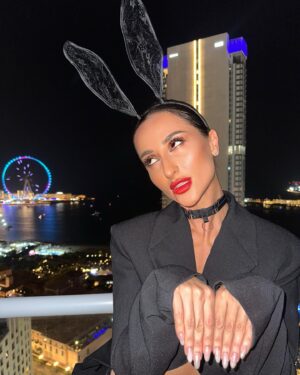 Tamara Turava Instagram - Time to play 🎮👠🧨❤️‍🔥🌹🐇Helloween