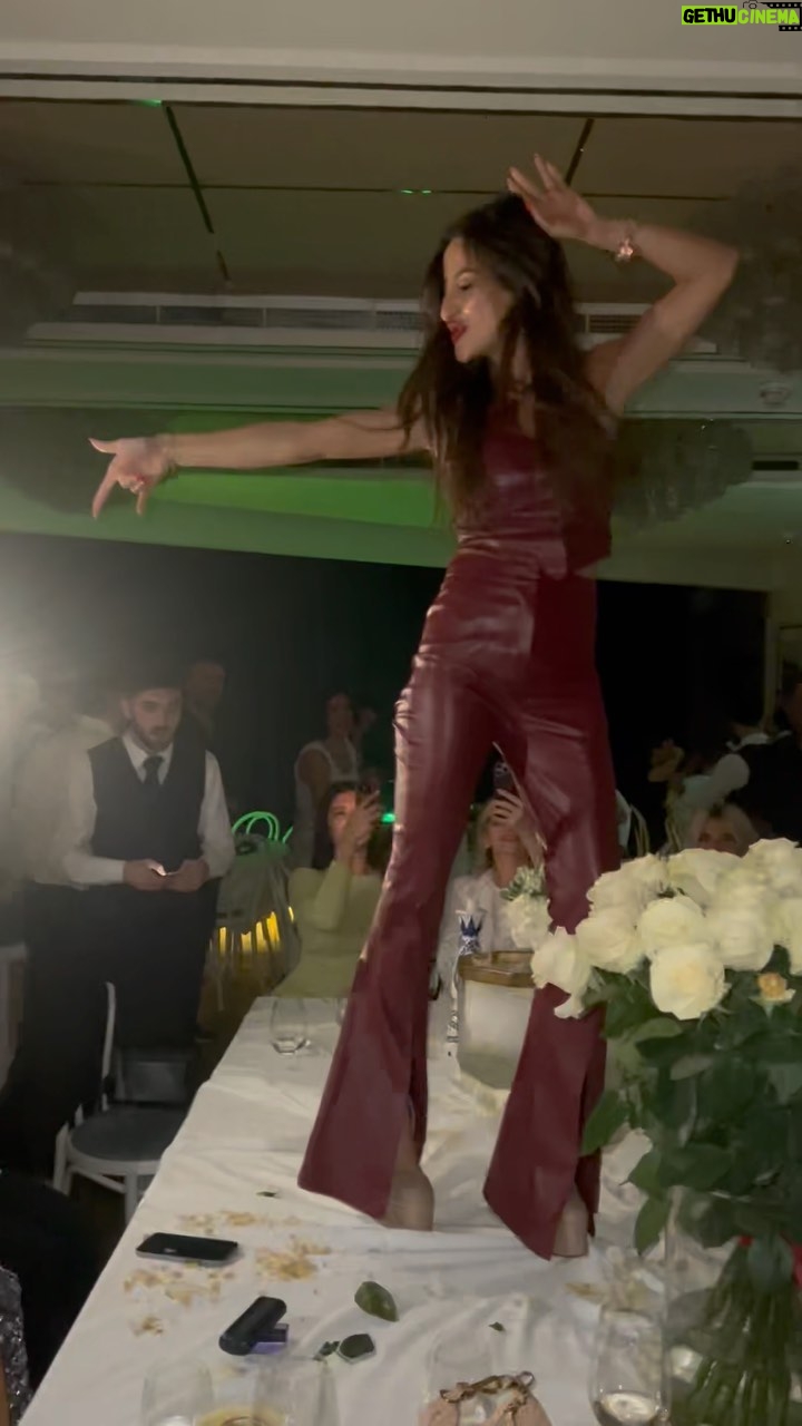 Tamara Turava - 30K Likes - Отправь тому, кто должен так же станцевать на твоей Днюхе 😍
костюмчик кстати от @ellada.kate @elladakate_ae 🇦🇪 ♥️