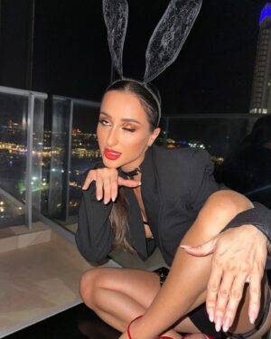 Tamara Turava Instagram - Time to play 🎮👠🧨❤️‍🔥🌹🐇Helloween