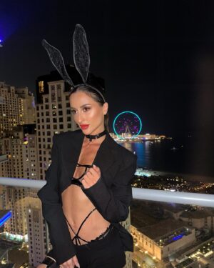 Tamara Turava Instagram - Time to play 🎮👠🧨❤️‍🔥🌹🐇Helloween
