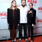 Tamara Turava Instagram - Непосредственно Каха «Другой фильм» Эмоции БЕШШЕНННЫЕ-невероятно смешно и очень трогательно 🥹 С 25 мая в кино 🍿 обязательно найдите время для просмотра 😎 Когда Серго очередной раз позвонил мне, чтоб приколоть сценарий на Музыку, я уже не смогла скрывать и рассказала, что я беременна и то, что я не смогу сниматься в фильме😭 Он сразу не поверил , но потом очень обрадовался и мы начали смеяться и плакать от счастья в шоколаде 😅🤎🍫 Тёмачка мне пообещал, что мы еще снимем 3-ю часть со мной ! Так что Братцы, Я Уже жду ЖДУ 3-ю часть ! 🤣🫶🏾😎 Dress_ @sumara_sm_ 🖤