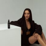 Tamara Turava Instagram - У меня многие девушки интересуются, как я отрастила так быстро здоровые и красивые волосы😎 Ответ один:- «Я пользуюсь только своей линейкой по уходу за волосами»🖤 Проверено на мне @ox21.store рабочая продукция, которую вы можете приобрести в @goldapple 🍏 с большой любовью для Вас ❤️‍🔥🙏🏽