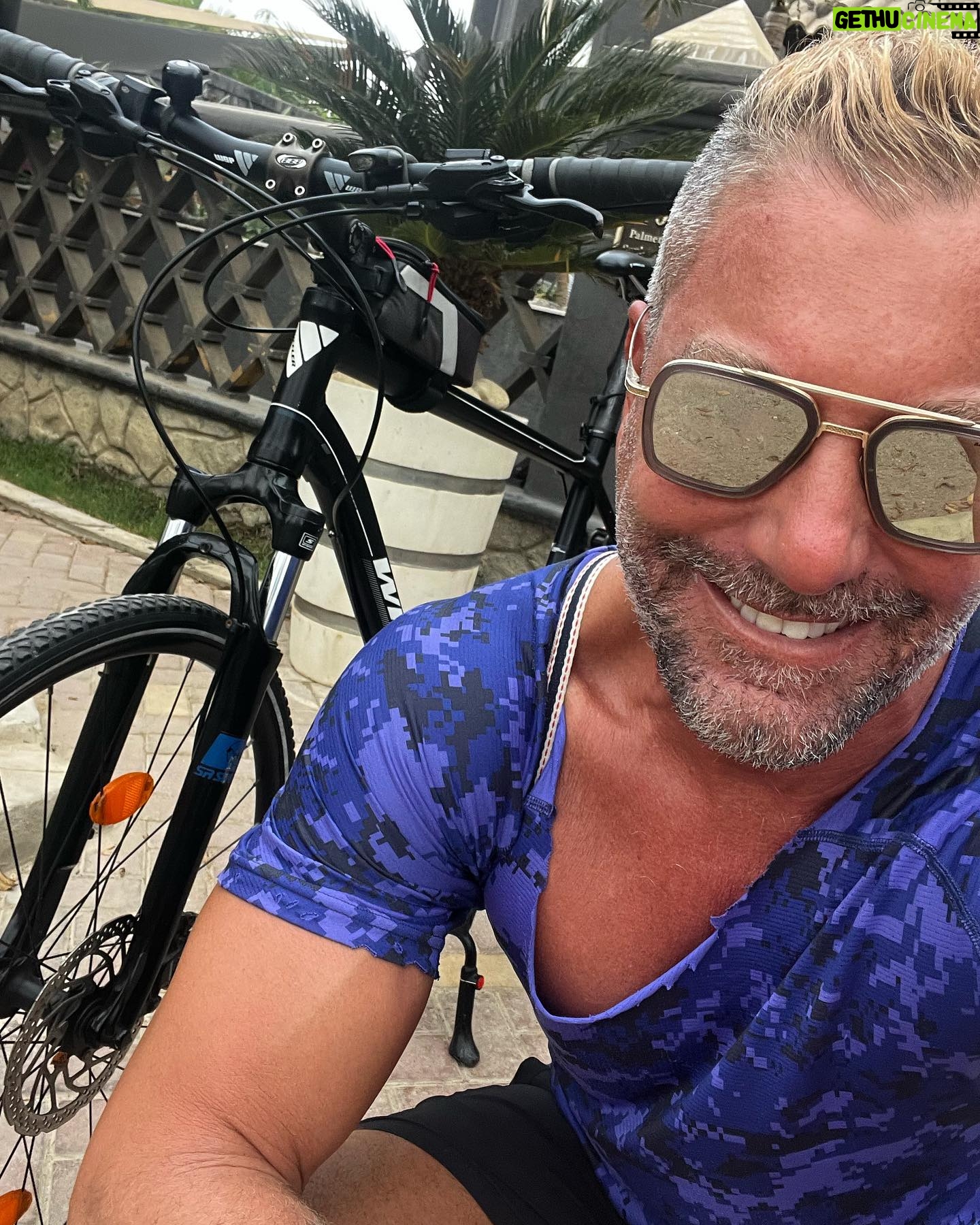 Tamer Hagras Instagram - Cycling to live… الحمدلله 🤲🏽 #hagrastravels #tamerhagras #hagras #actor #تامرهجرس #هجرس #هجرس_تراڤلز